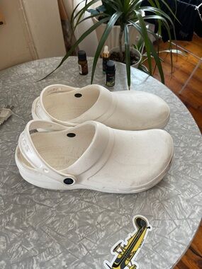 CROCS White Classic Clog with Heel Strap